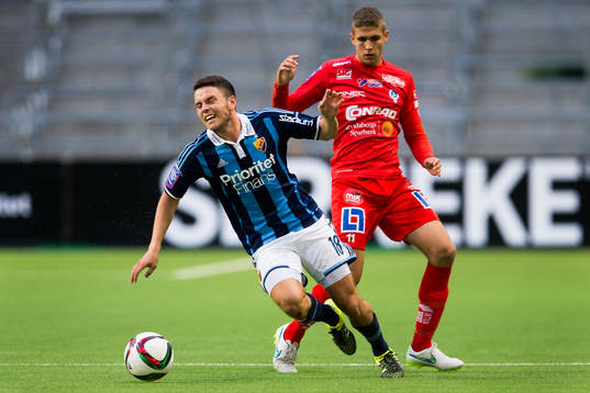 Åtvidabergs Mario Jelavic fäller Djurgårdens Kerim Mrabti