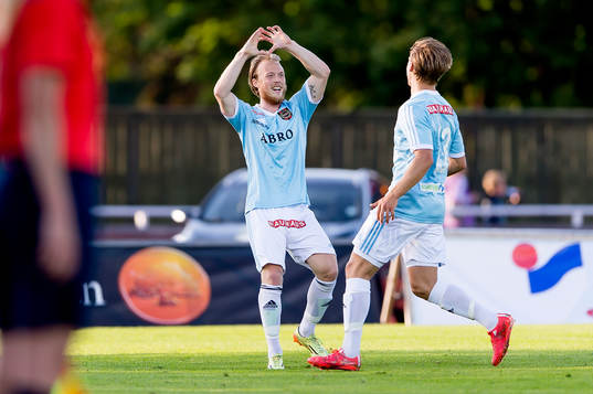 Brommapojkarnas Pontus Åsbrink jublar