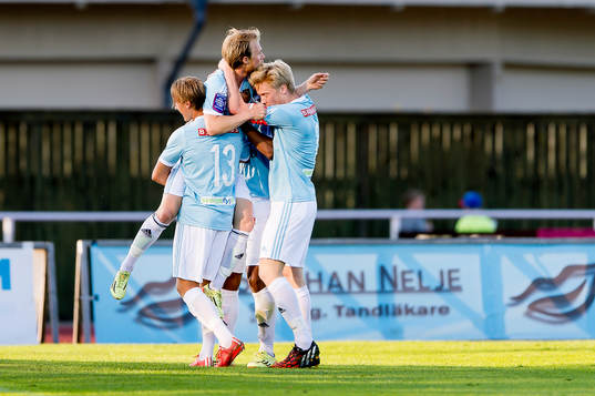 Brommapojkarna jublar