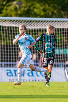 Brommapojkarnas Pontus Åsbrink jublar