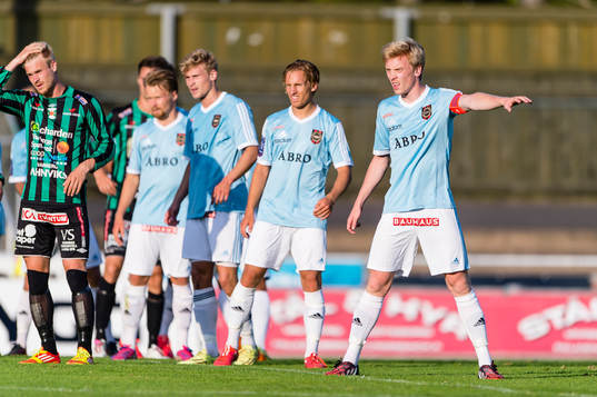 Brommapojkarnas Gustav Sandberg Magnusson dirigerar