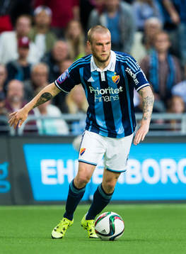 Djurgårdens Alexander Faltsetas med bollen