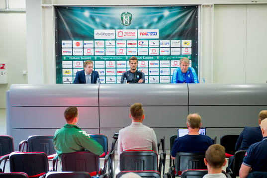 Malmö FF håller presskonferens