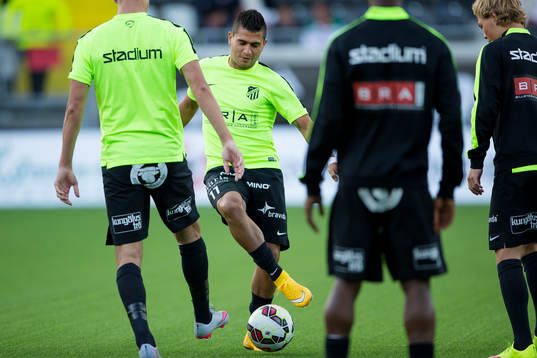Häckens nyförvärv Paulo De Oliveira värmer upp innan