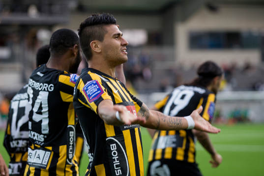 Häckens Paulo De Oliveira jublar