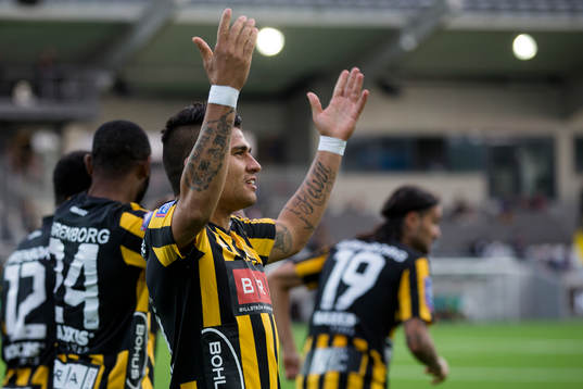 Häckens Paulo De Oliveira jublar
