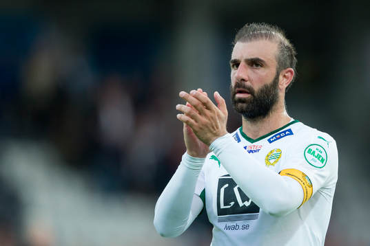 Hammarbys Kennedy Bakircioglu tackar klacken