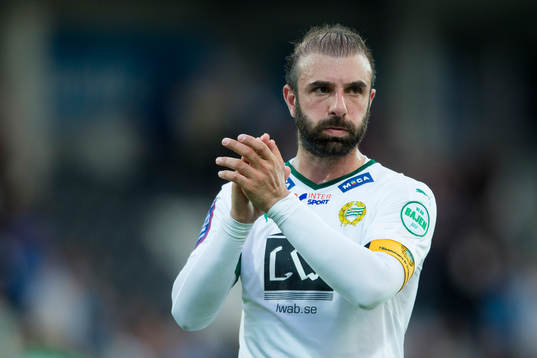 Hammarbys Kennedy Bakircioglu tackar klacken