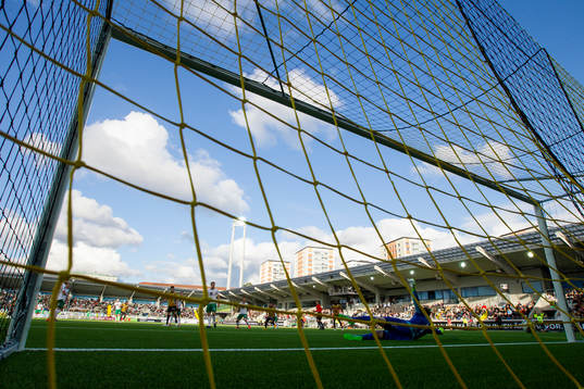 Häckens Mohammed Abubakari skjuter in 1-0 bakom Hammarbys