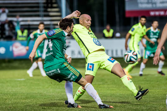 Ljungskiles Aleksandar Kitic skjuter