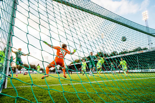 Ljungskiles Hannes Stiller reducerar till 1-2 bakom