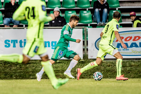 Ljungskiles Admir Bajrovic med boll