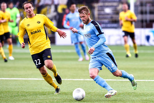 Elfsborgs Viktor Prodell och Randers Mads Fenger