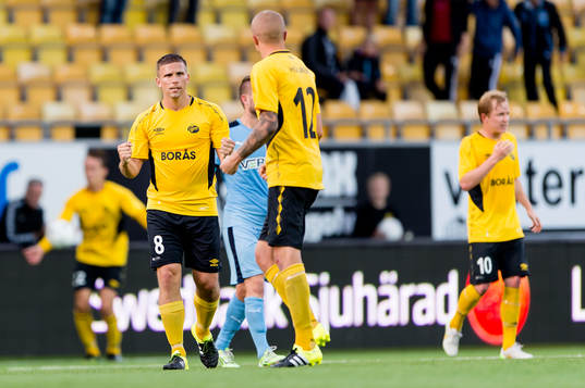 Elfsborgs Anders Svensson knyter nävarna och jublar