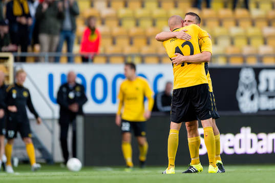 Elfsborgs Anders Svensson och Sebastian Holmén jublar