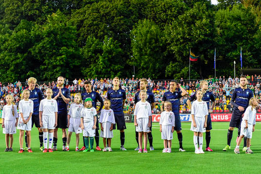 Malmö FFs spelare före fotbollsmatchen mellan Zalgiris