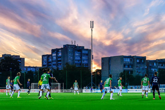 Solnedgång över planen