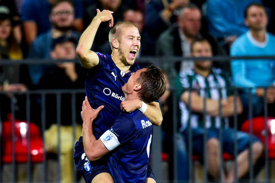 Malmö FFs Anton Tinnerholm firar 0-1 med Markus Rosenberg