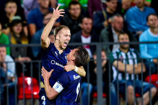 Malmö FFs Anton Tinnerholm firar 0-1 med Markus Rosenberg