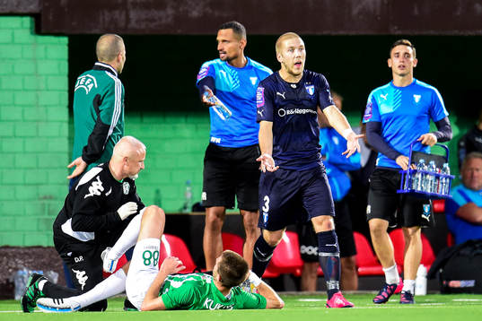 Zalgiris Egidijus Vaitkunas har kramp precis innan för