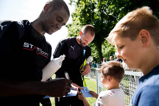 Malmö FFs Enock Kofi Adu och nyförvärv målvakt Johan