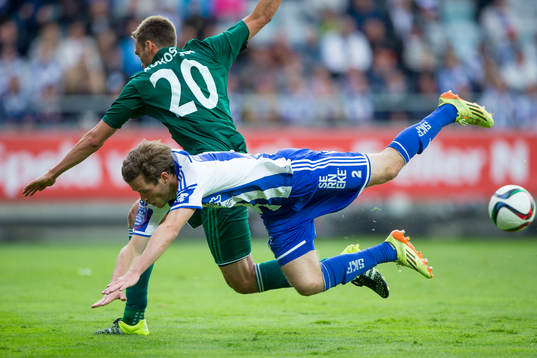 IFK Göteborgs Emil Salomonsson faller