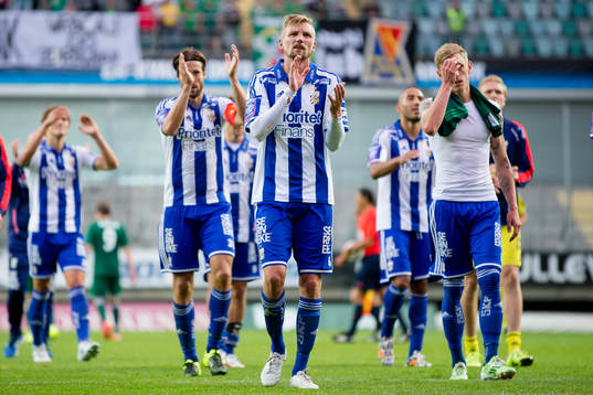 IFK Göteborgs Sebastian Eriksson och övriga spelare går