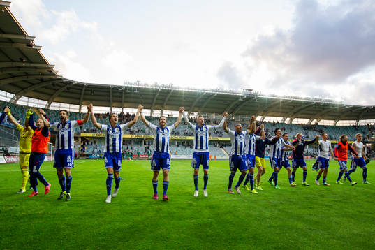 IFK Göteborg jublar och tackar klacken