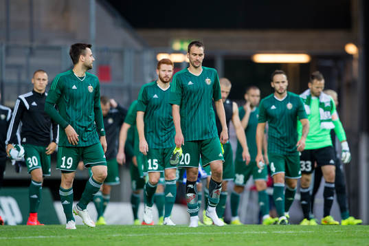 Deppiga spelare, fr.v. Kamil Bilinski, Marcel Gecov och