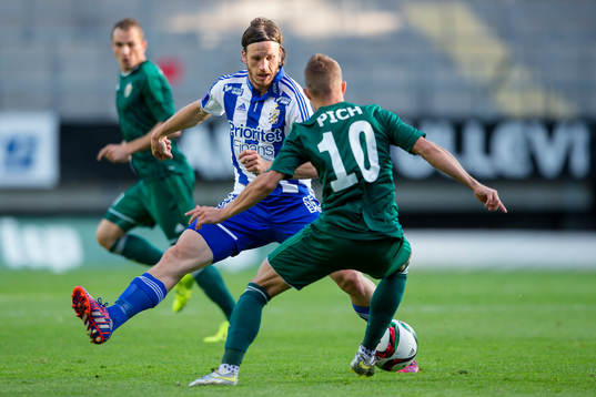 IFK Göteborgs Gustav Svensson mot Slask Wroclaws Robert