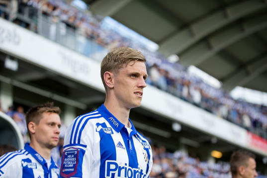 IFK Göteborgs Sören Rieks framför Jakob Ankersen innan