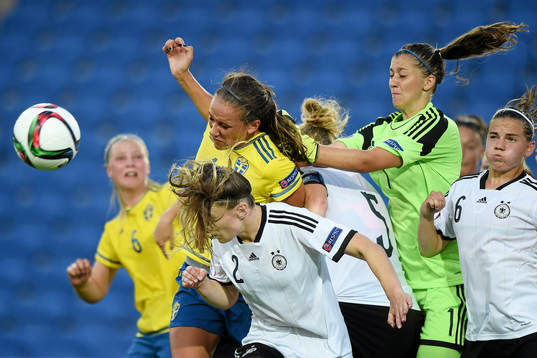Anna Oskarsson of Sweden and (L to R) Michaela Brandenburg,