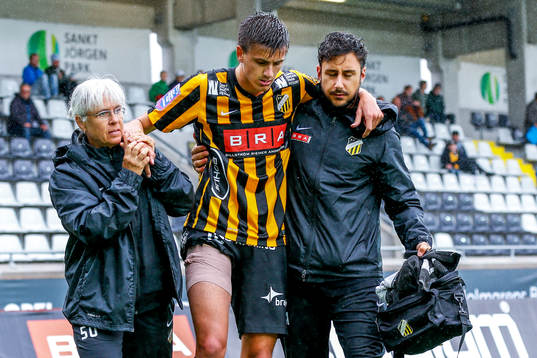 Häckens Alexander Jeremejeff tvingas lämna planen