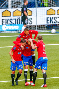 Jubel eter 0-1 av Helsingborgs Robin Simovic
