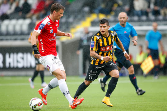 Kalmars Viktor Elm och Häckens Paulo de Oliveira