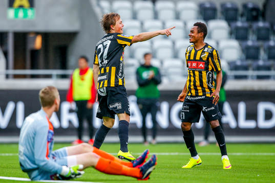 Helsingborgs Måns Ekvall firar 2-0