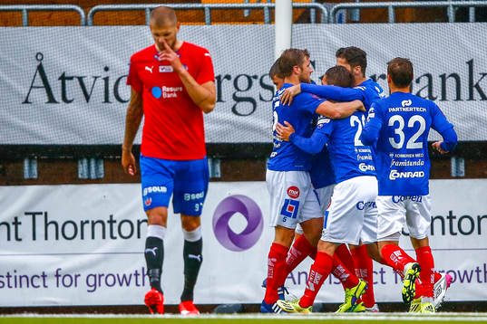Helsingborgs Robin Simovic deppar samtidigt som