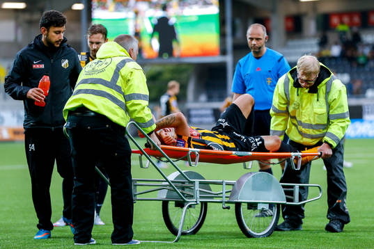Häckens Paulo de Oliveira tvingas utgå skadad