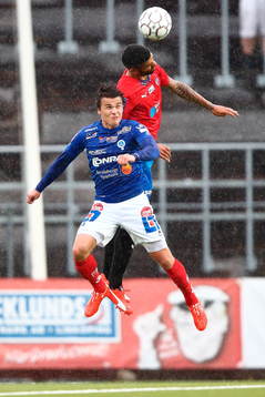 Åtvidabergs Simon Skrabb och Helsingborgs Victor Pálsson