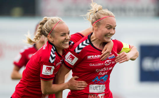 Kristianstads Margret Lara Vidarsdottir har gjort 1-0 och
