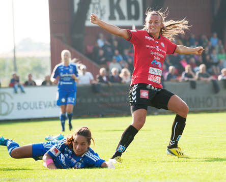 Kristianstads Olivia Welin har gjort 3-0 och jublar i