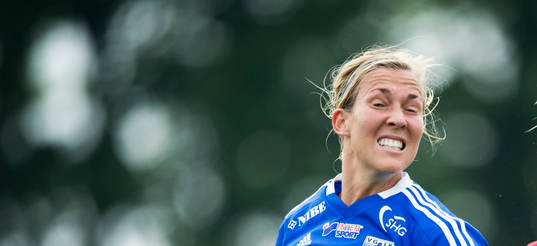 Vittsjös KirstyYallop i matchen i damallsvenskan mellan