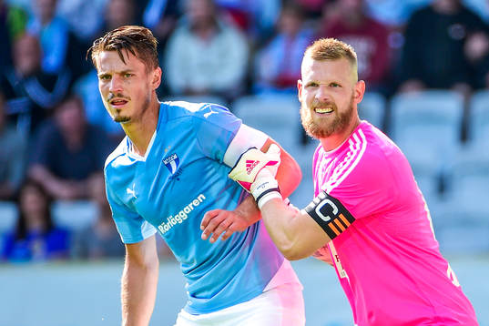 Malmö FFs Markus Rosenberg och Sundsvalls målvakt Tommy