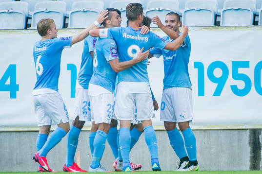 Malmö FFs Vladimir Rodic (th) firar han gjort 2-0 med