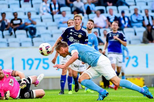 Malmö FFs Markus Rosenberg nickar in 3-0 bakom Sundsvalls