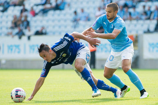 Sundsvalls Adam Chennoufi jagas av Malmö FFs Vladimir Rodic