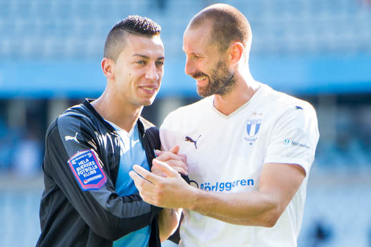 Malmö FFs Nikola Djurjic och målvakt Johan Wiland firar