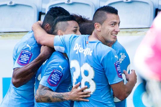 Malmö FFs Nikola Djurjic firar Vladimir Rodic gjort 2-0