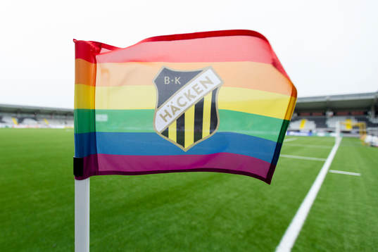 Häckens hörnflagga inne på Bravida Arena innan