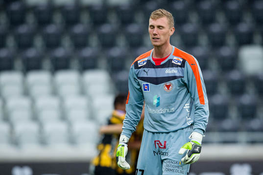 Kalmars  målvakt Lars Cramer deppar
